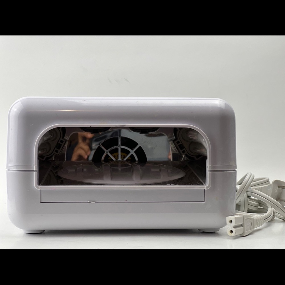 CND UV gel nail lamp